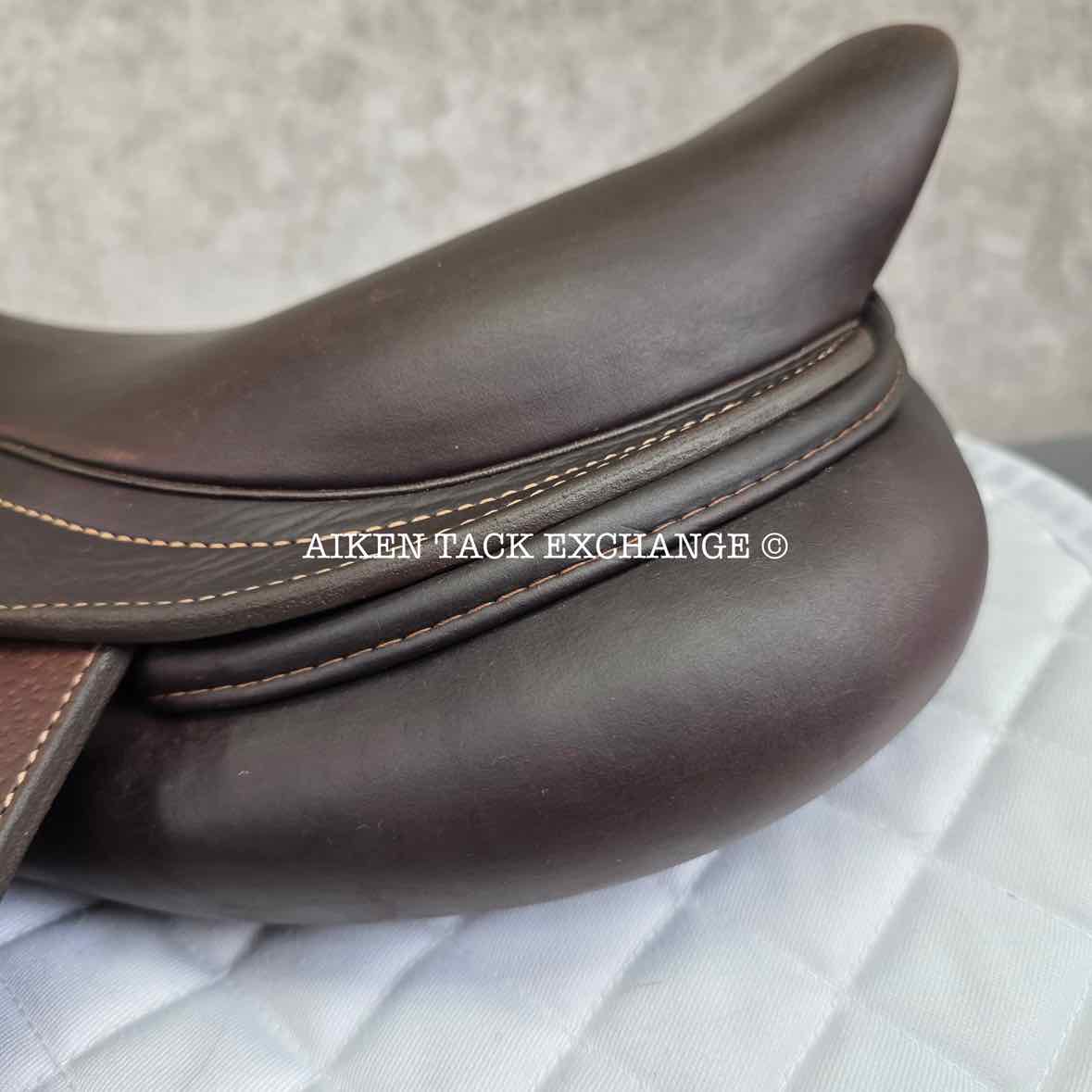 2023 CWD SE03 Close Contact Jump Saddle, 16.5" Seat, 2L Flap, Medium Tree, Foam Panels, Full Buffalo Leather