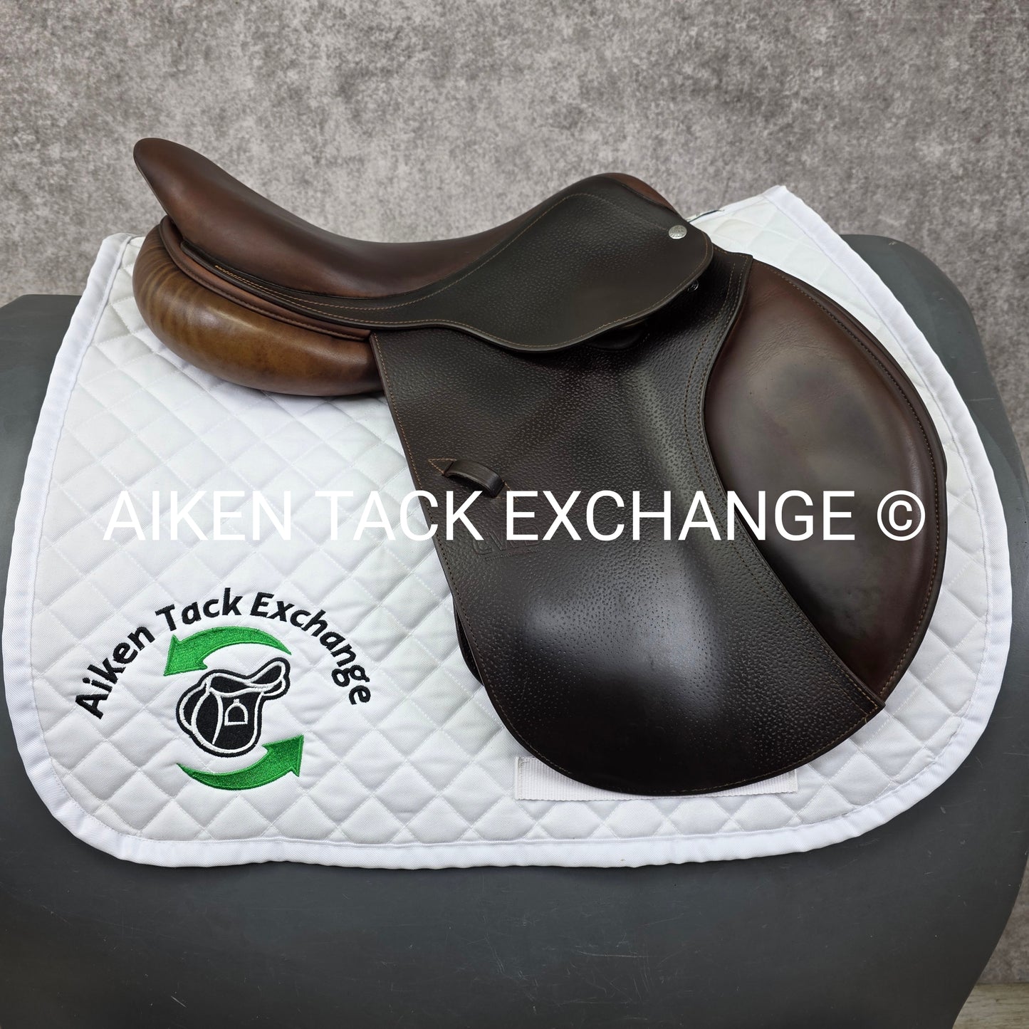 **SOLD** 2012 CWD SE02 Close Contact Jump Saddle, 16.5" Seat, 2L Flap, Medium Tree, Foam Panels