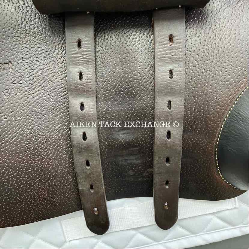 2022 Voltaire Stuttgart Close Contact Jump Saddle, 17.5" Seat, 3AA Flap, Medium Wide Tree, PRO Panels, Full Buffalo Leather