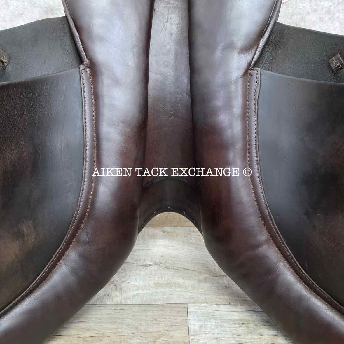 Ainsley Chester Jump Saddle, 17" Seat, Forward Flap, Medium Tree, Wool Flocked Panels