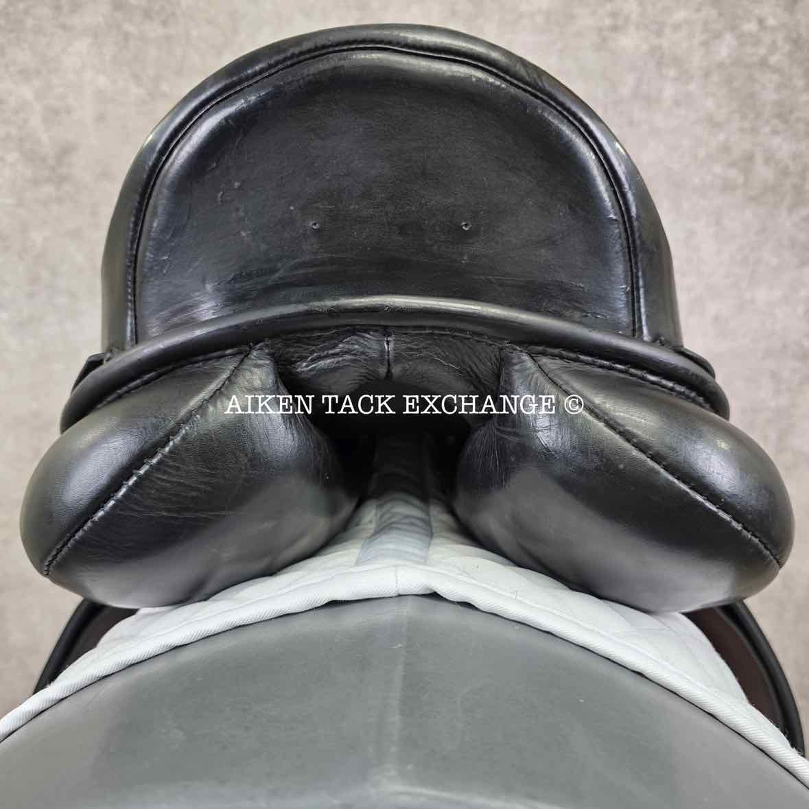 2003 Hennig Dressage Saddle, 17" Seat, Medium Narrow Tree, Wool Flocked Panels
