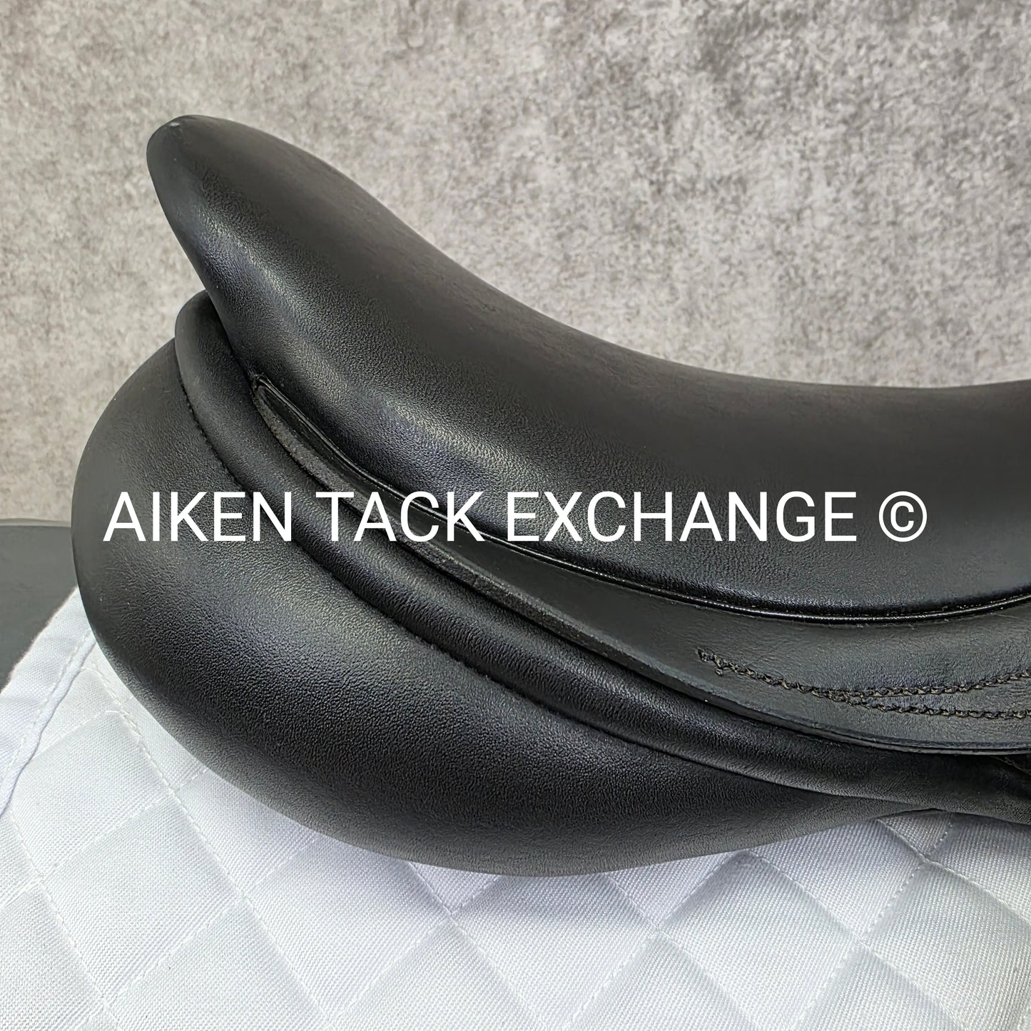 **SOLD** 2007 County Pro-Fit Close Contact Jump Saddle, 17.5" Seat, Medium Tree, Wool Flocked Panels