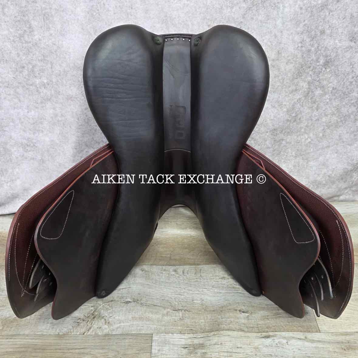 2017 Devoucoux Biarritz Lab Close Contact Jump Saddle, 17.5" Seat, 2A Flap, Medium Wide Tree, D3D Panels, Full Buffalo Leather