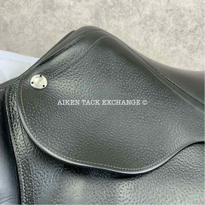 2018 CWD SE25 2GS Close Contact Jump Saddle, 17.5" Seat - S2, 3C Flap, Dynamik Flex Tree - Medium, Foam Panels