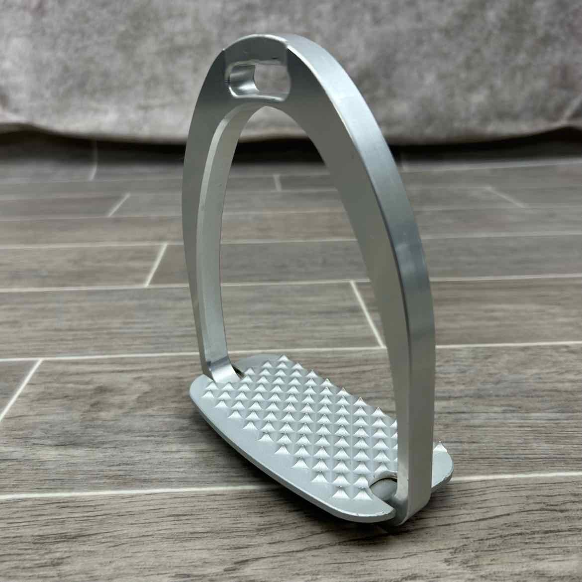 Tech Equestrian Inc. Size 4.5" Silver English Stirrup Irons