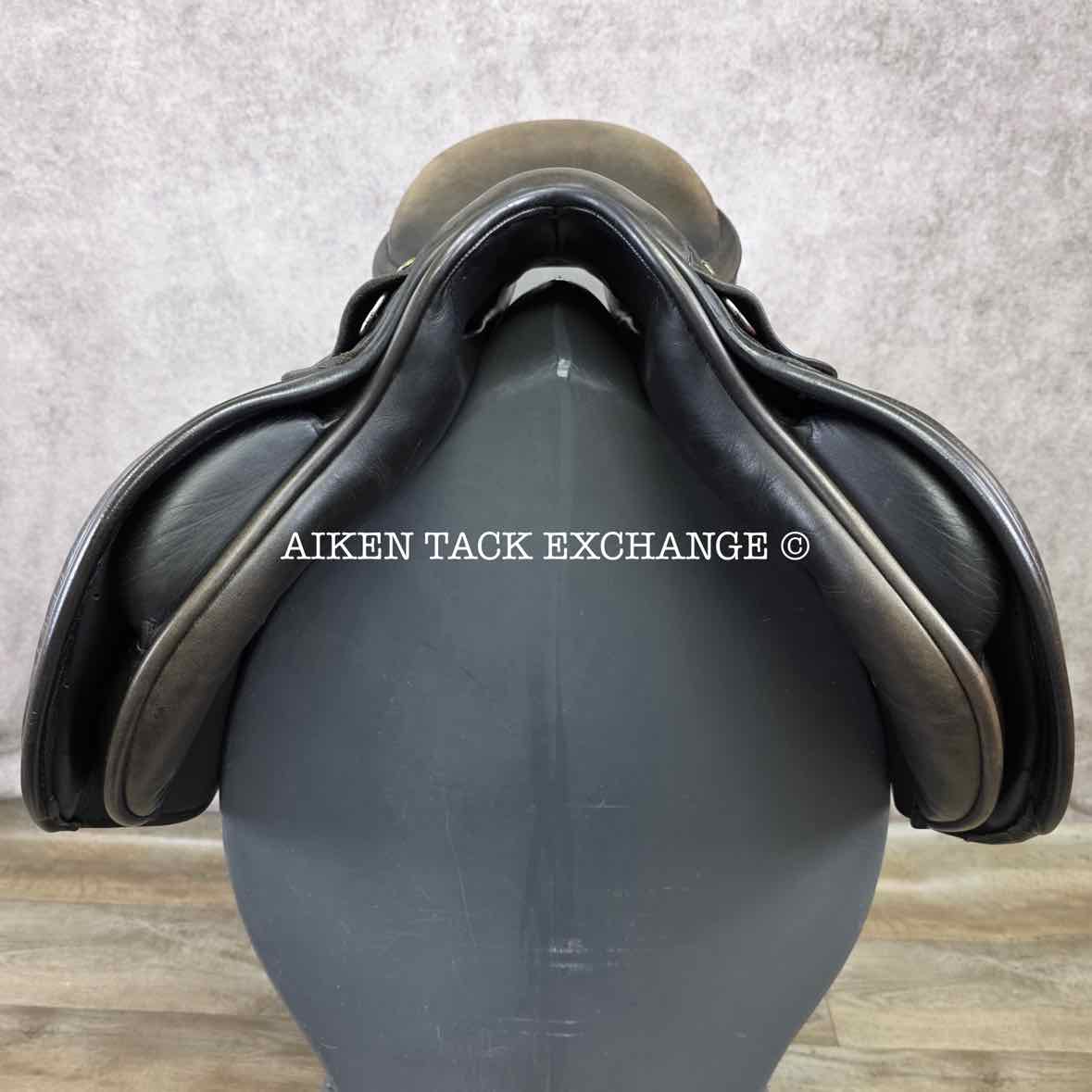 **SOLD** 2003 County Conquest Jump Saddle, 17.5" Seat, Medium Tree, Wool Flocked Panels