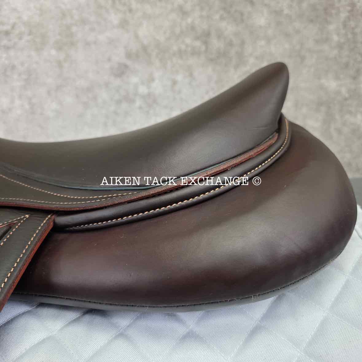 2017 Devoucoux Biarritz Lab Close Contact Jump Saddle, 17.5" Seat, 2A Flap, Medium Wide Tree, D3D Panels, Full Buffalo Leather