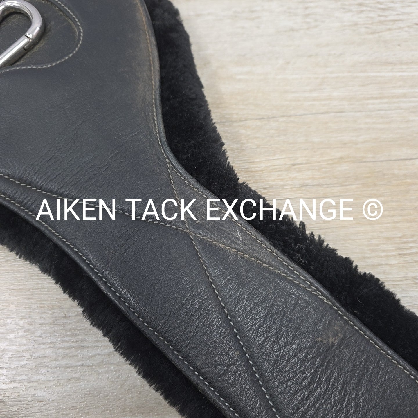 LeMieux Arika Simuwool Contour Long Girth, Black, 52"