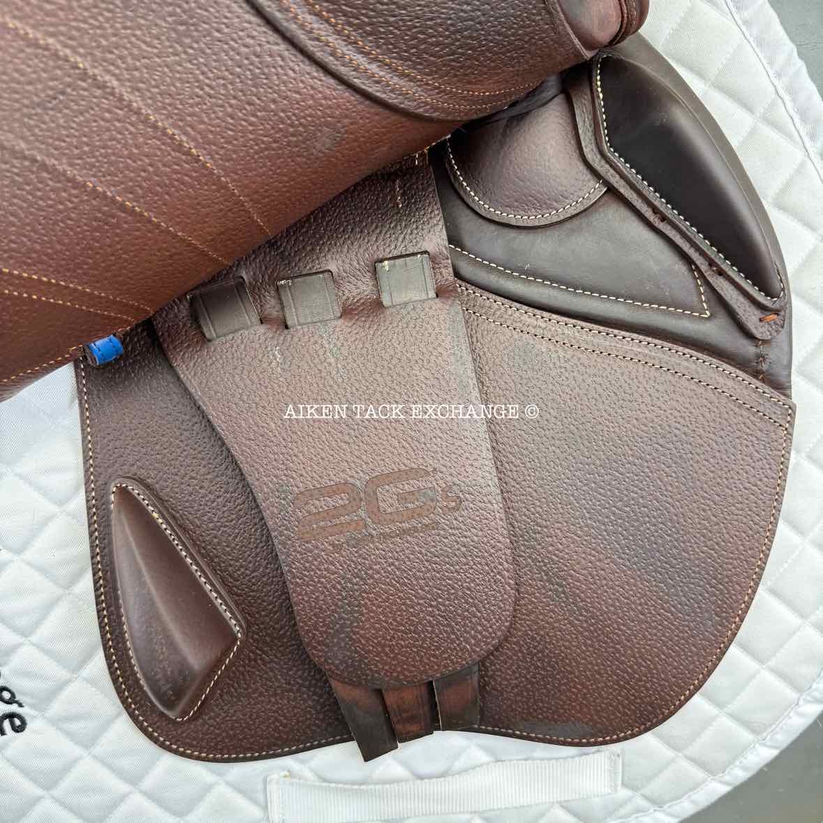 2019 CWD SE32 2GS Mademoiselle Close Contact Jump Saddle, 17" Seat - S1, 3L Flap, Dynamick Flex Tree - Medium, Full Buffalo Leather