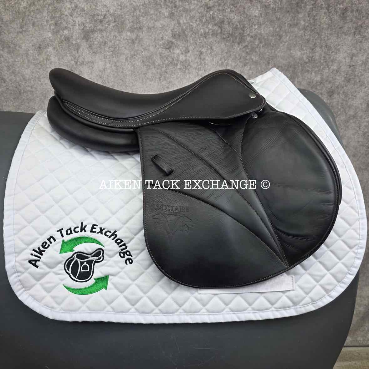 2019 Voltaire Blue Infinite Close Contact Jump Saddle, 17" Seat, 2A Flap, Medium Wide Tree, PRO Panels, Full Buffalo Leather