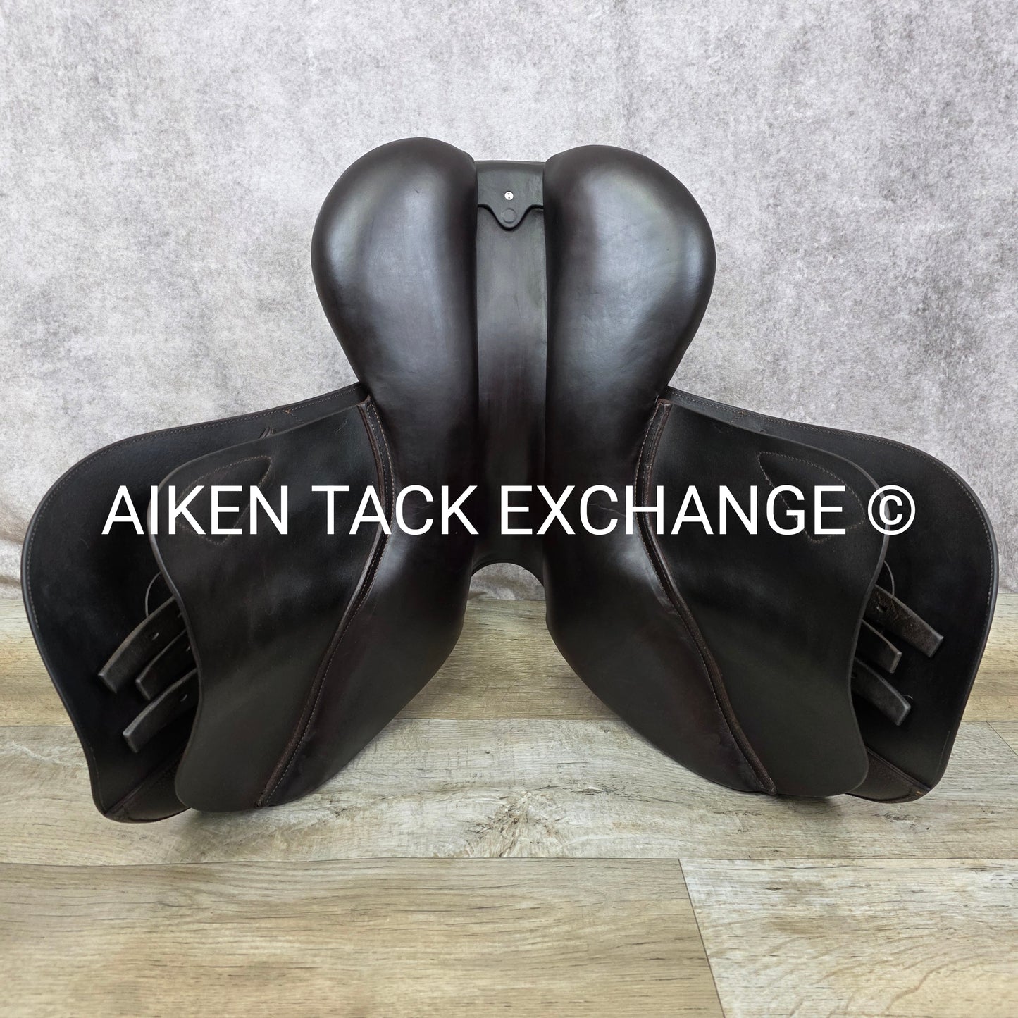 2019 CWD SE02 Close Contact Jump Saddle, 17.5" Seat, 3C Flap, Medium Tree, Foam Panels