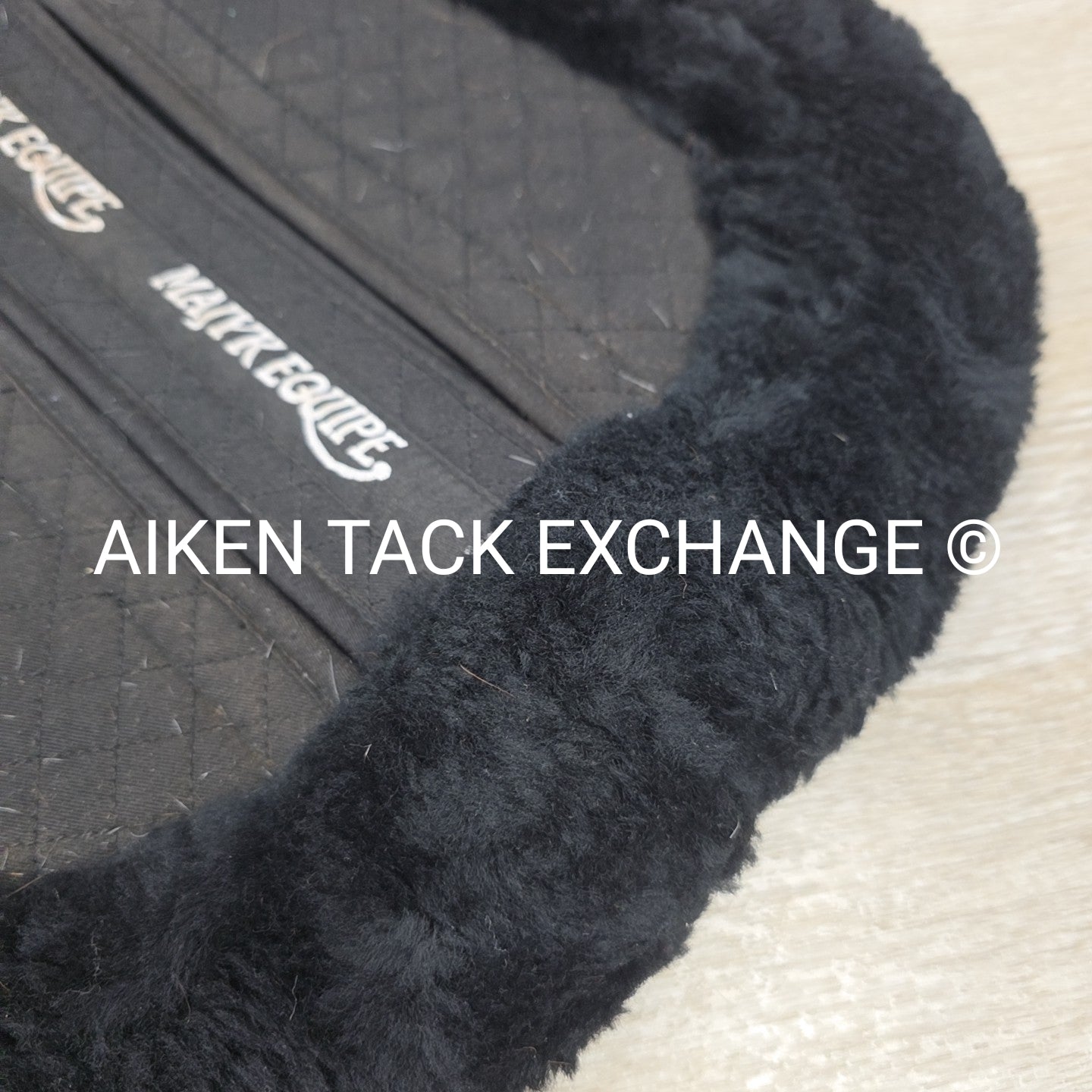 Majyk Equipe Ergonomic Shimmable Sheepskin Half Pad, With Rear Shims, Size Mediu