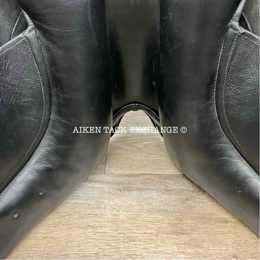 **SOLD** Albion SLK Dressage Saddle, 17.5" Seat, Medium Wide Tree, Wool Flocked Panels