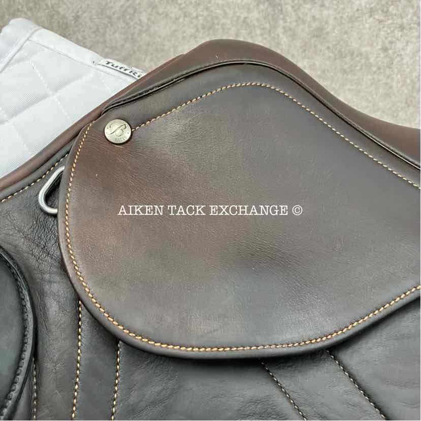 **SOLD** 2018 Bates Advanta Monoflap Eventing Jump Saddle, 17" Seat, Adjustable Tree - Changeable Gullet, Wool Flocked Panels