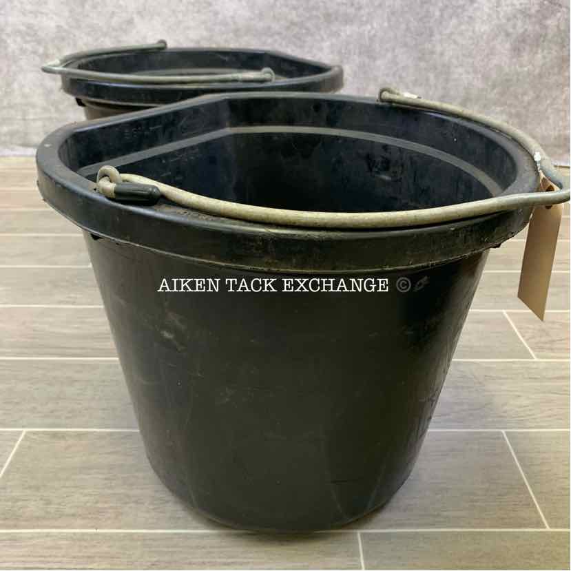 BARGAIN BUNDLE: 3 Flat Back Buckets w/ Metal Feed Scoop