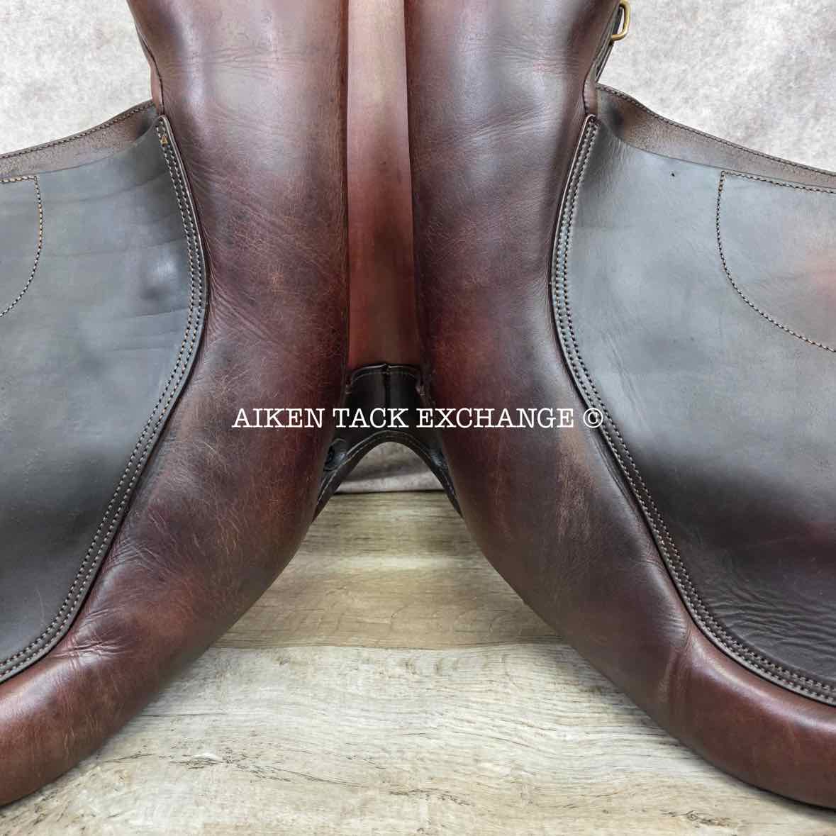 2006 Bates Close Contact Jump Saddle, 17.5" Seat, Adjustable Tree - Changeable Gullet, Wool Flocked Panels