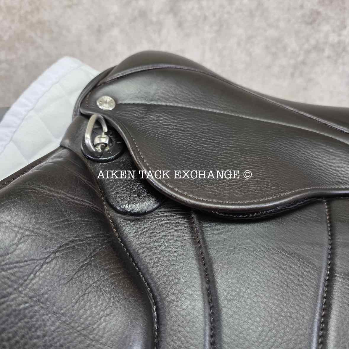 2022 Aviar Ace Close Contact Jump Saddle, 18" Seat, Adjustable Flex Tree, Foam Panels