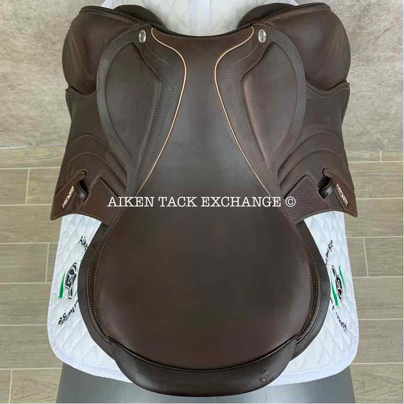 2023 CWD SE32 2GS Mademoiselle Close Contact Jump Saddle, 17.5" Seat - S2, 2L Flap, Dynamik Flex Tree - Medium, Foam Panels, Full Buffalo Leather