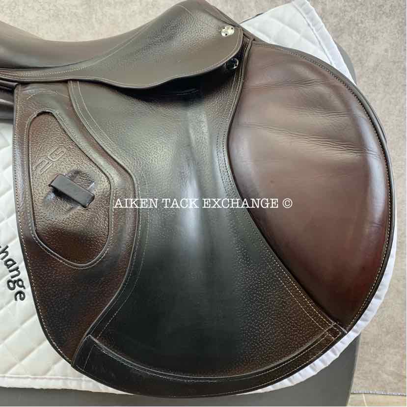 **SOLD** 2017 CWD SE30 2GS Close Contact Jump Saddle, 18" Seat - S3, 4L Flap, Dynamik Flex Tree - Medium, Foam Panels
