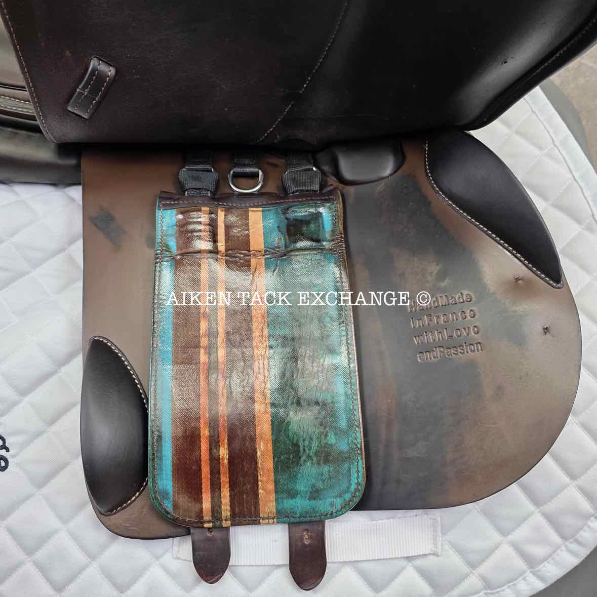 **SOLD** 2015 Voltaire Palm Beach Close Contact Jump Saddle, 17" Seat, 2A Flap, Medium Wide Tree, FIN Panels