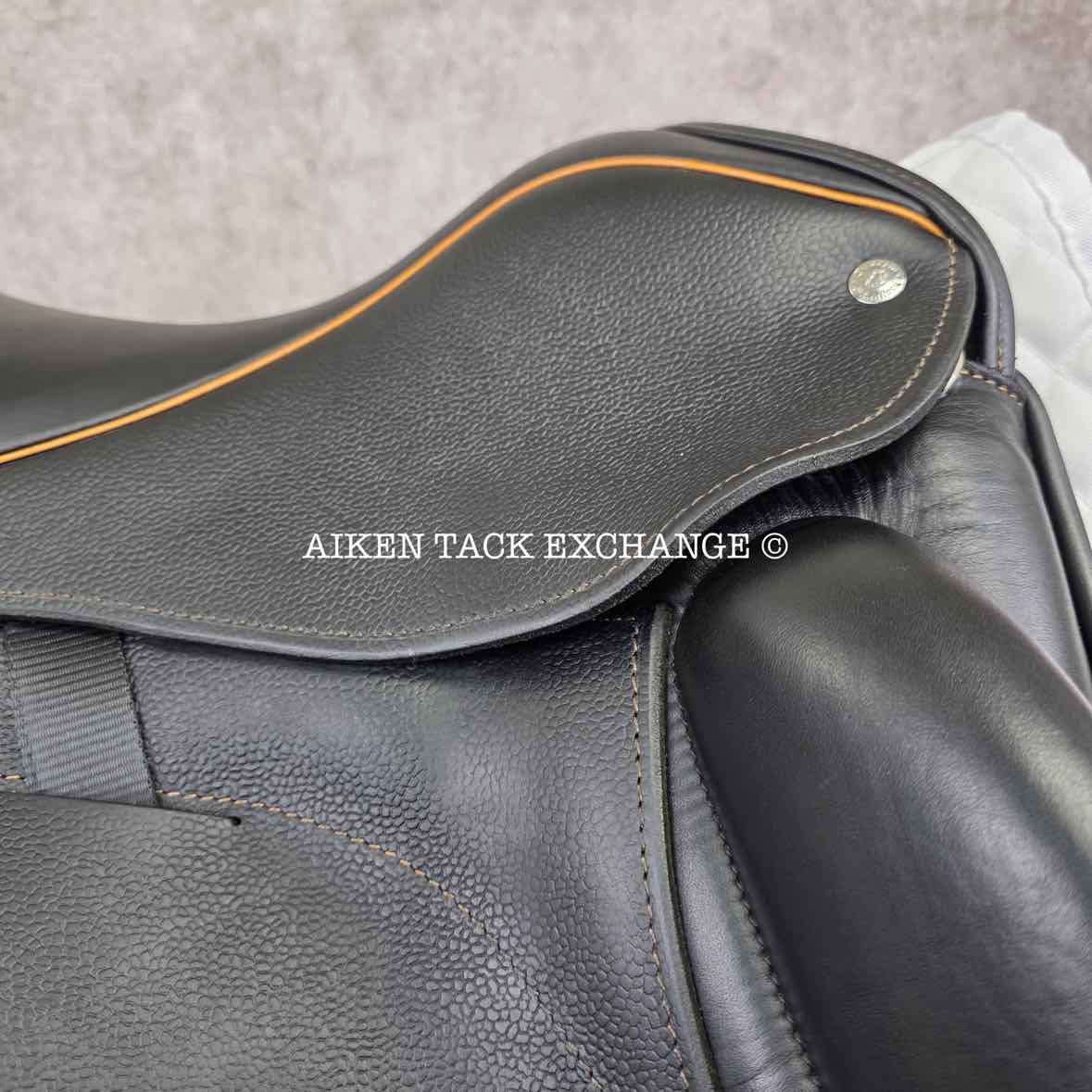 **SOLD** 2019 Custom Saddlery Icon Alpha Monoflap Dressage Saddle, 17.5" Seat, Adjustable Tree, Wool Flocked Panels