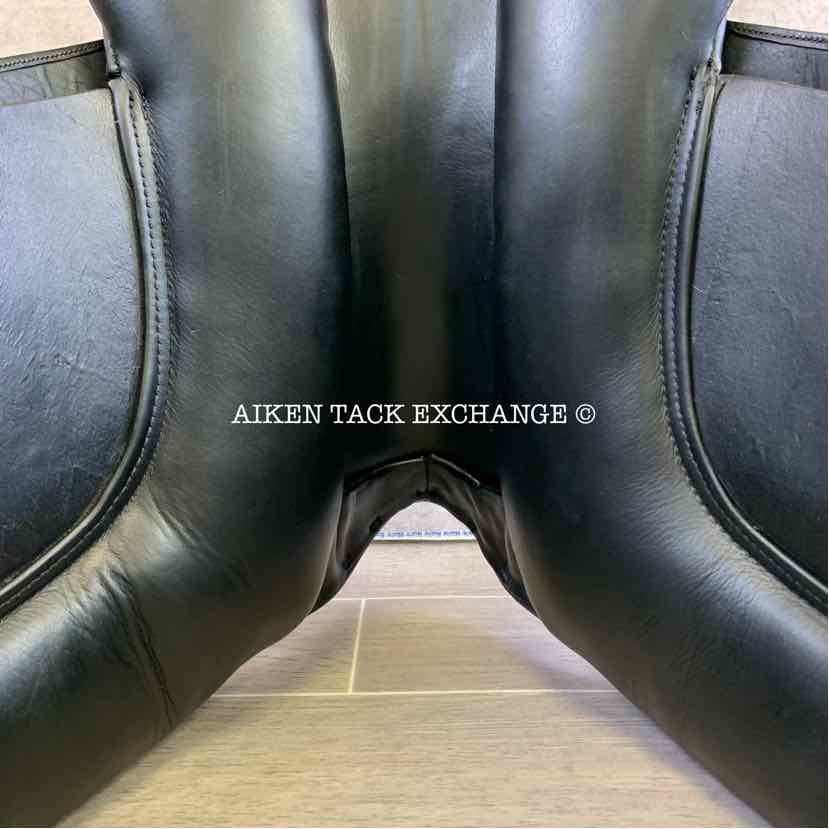 **SOLD** 2010 Marcel Toulouse As Aachen Dressage Saddle, 17.5" Seat, Medium Wide Tree, Wool Flocked Panels