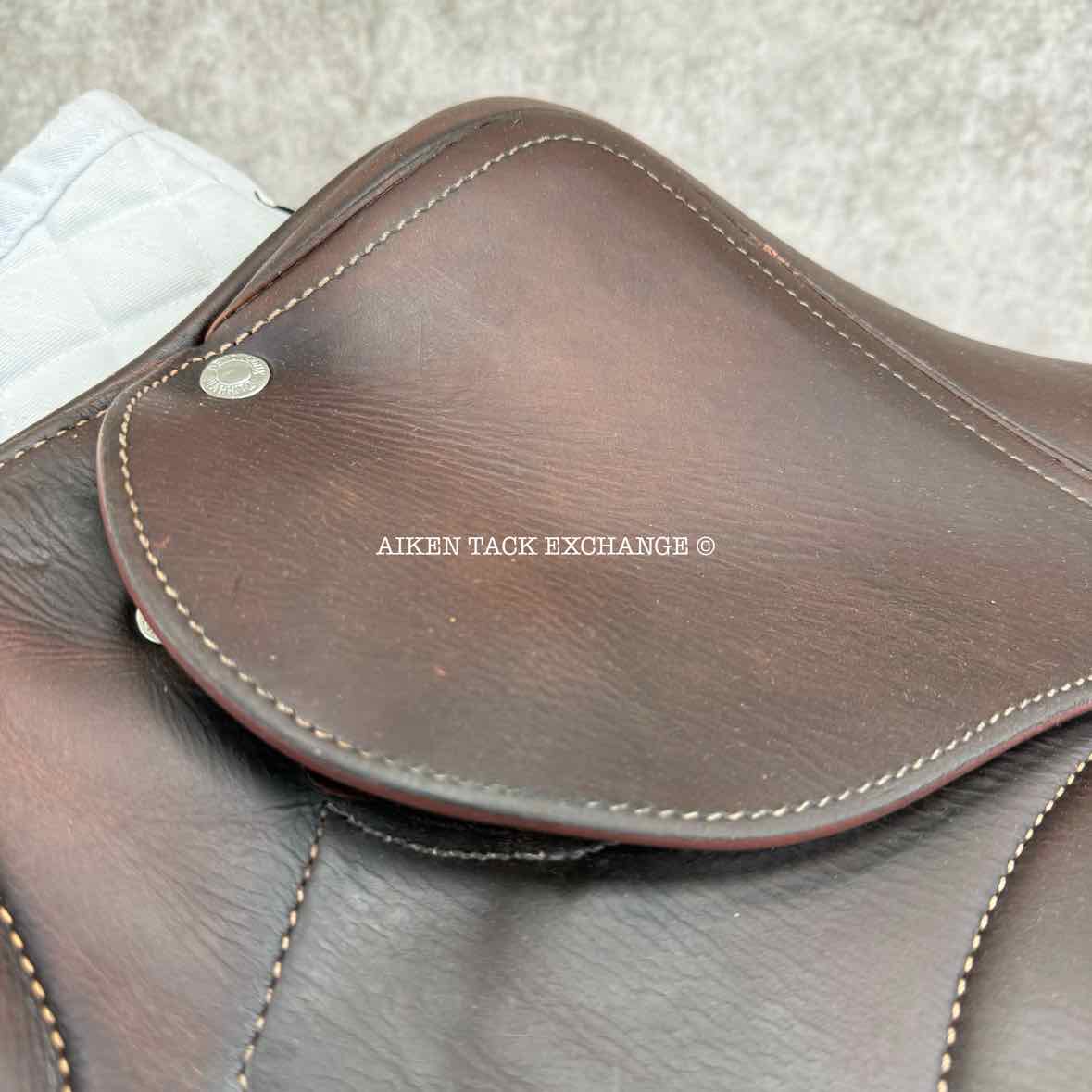 2022 Devoucoux Biarritz S Close Contact Jump Saddle, 17.5" Seat, 2AA Flap, Medium Tree, D3D Panels, Full Buffalo Leather