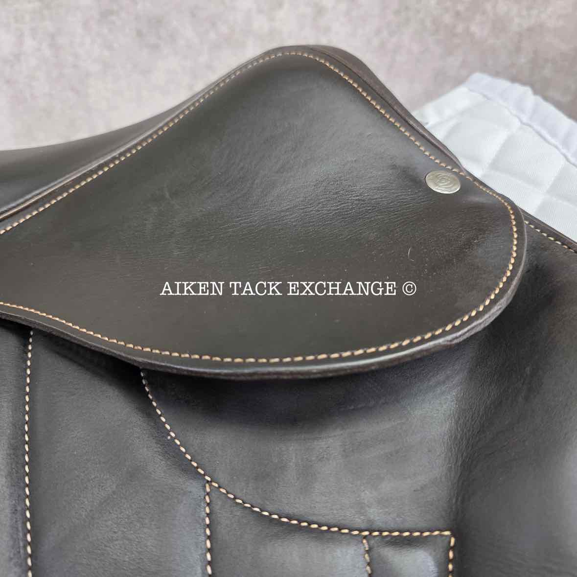 2024 Forestier Seoul Close Contact Jump Saddle, 17.5" Seat, 2AA Flap, MW/W Tree, PRO Panels, Full Buffalo Leather