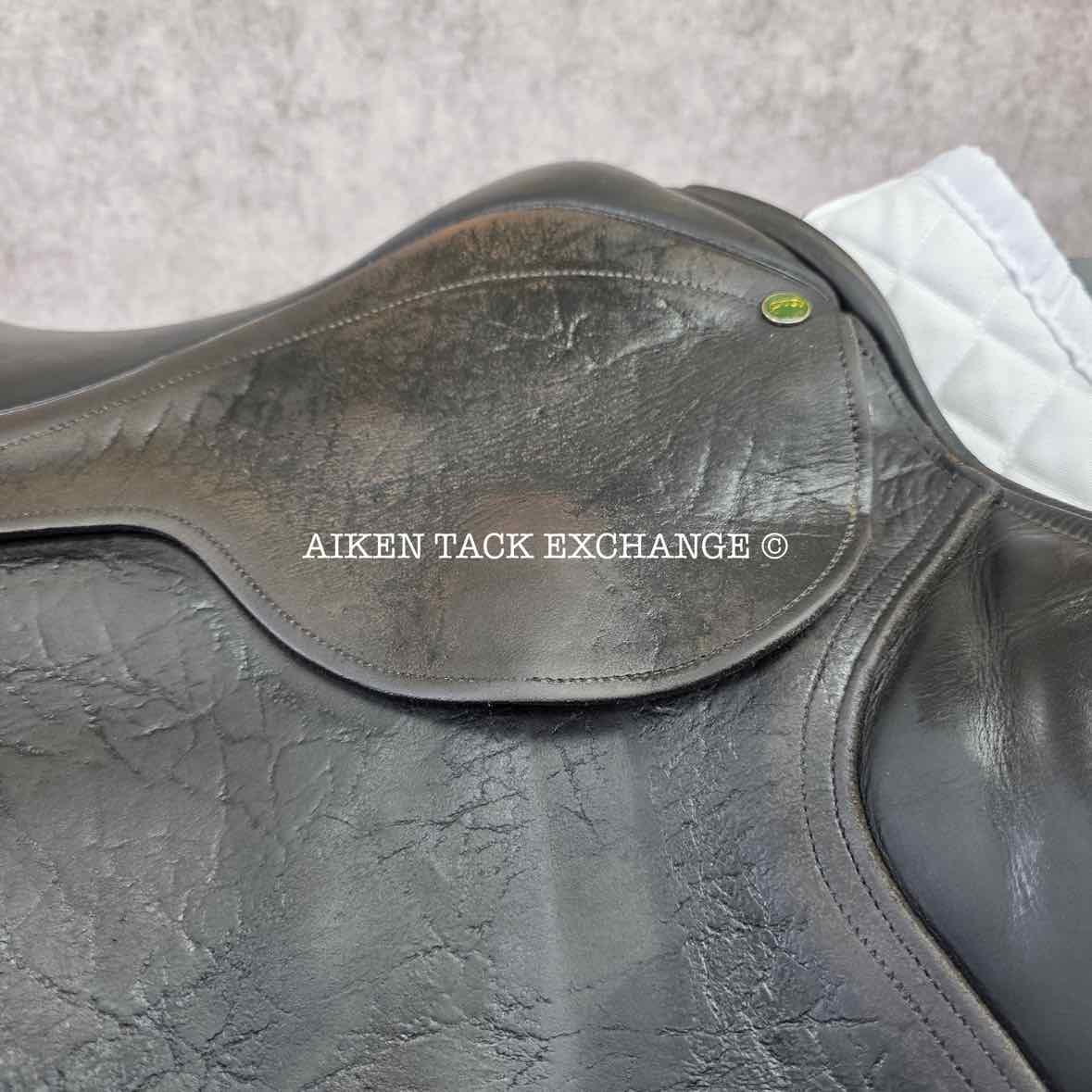 **SOLD** 2003 County Conquest Jump Saddle, 17.5" Seat, Medium Tree, Wool Flocked Panels