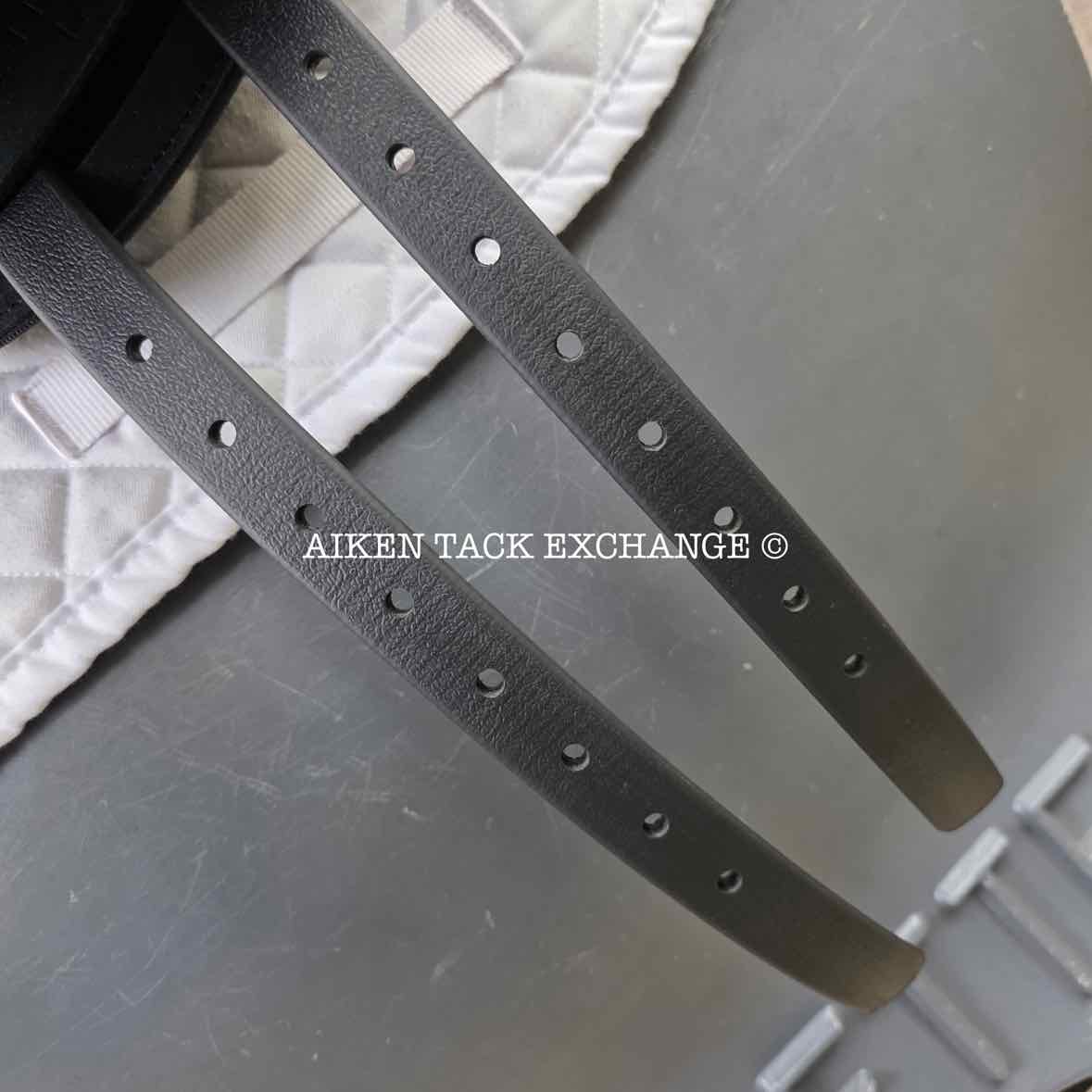 2022 Wintec Lite Wide All Purpose D'Lux Saddle with HART, 17.5" Seat, Adjustable Tree - Changeable Gullet, CAIR Panels