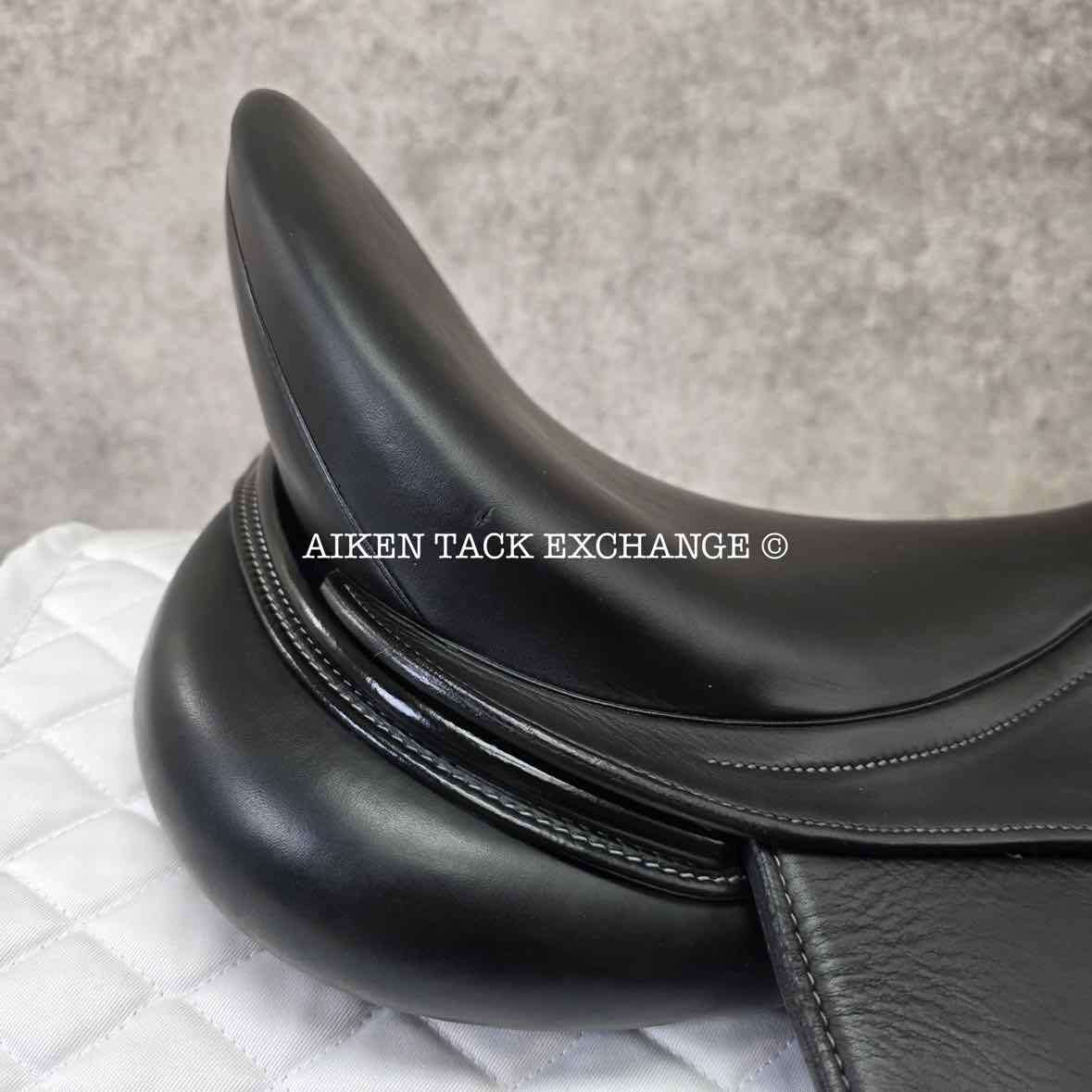 **SOLD** 2020 Equipe E-Carbon Kalifornia Monoflap Dressage Saddle, 17" Seat, MW/W Tree, Foam Panels