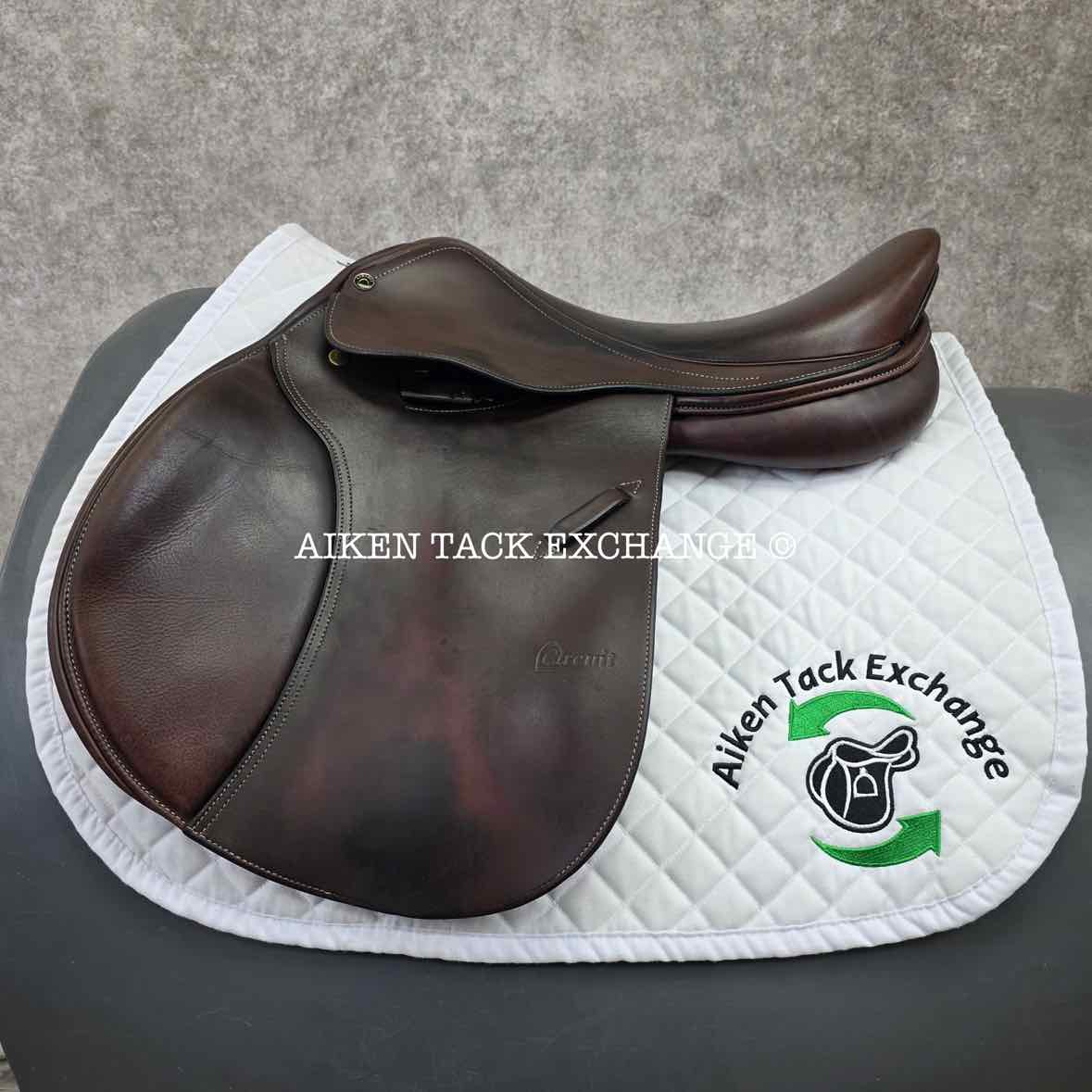 Circuit by Dover Saddlery Close Contact Jump Saddle, 17" Seat, Medium Tree, Foam Panels