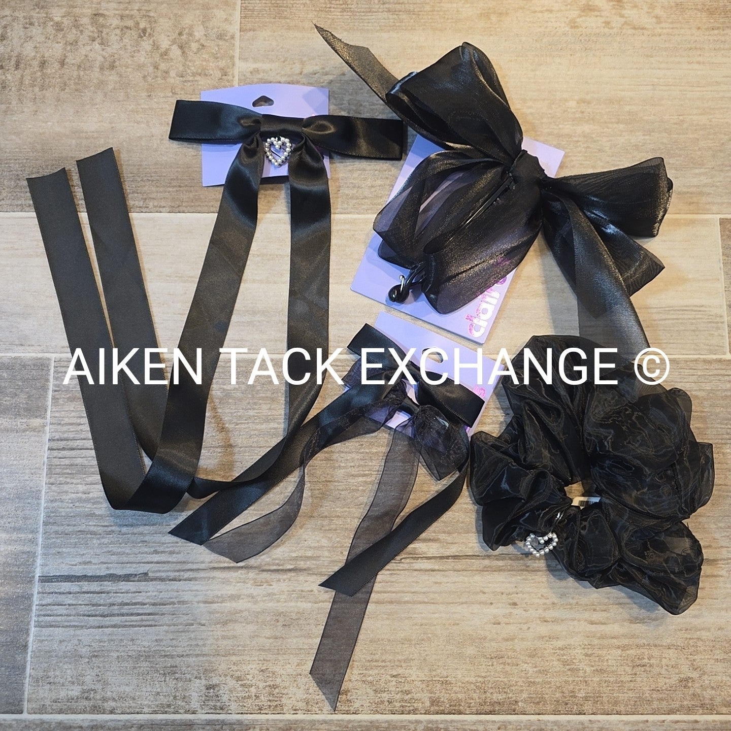 Claire's Hair Bundle - 1 Scrunchie, 4 Hair Clips