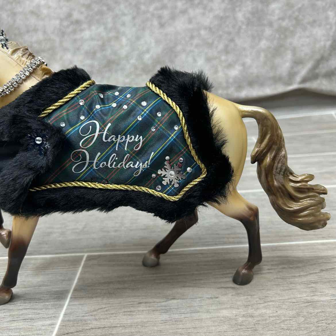 Breyer Highlander 2023 Christmas Holiday Horse with Blanket