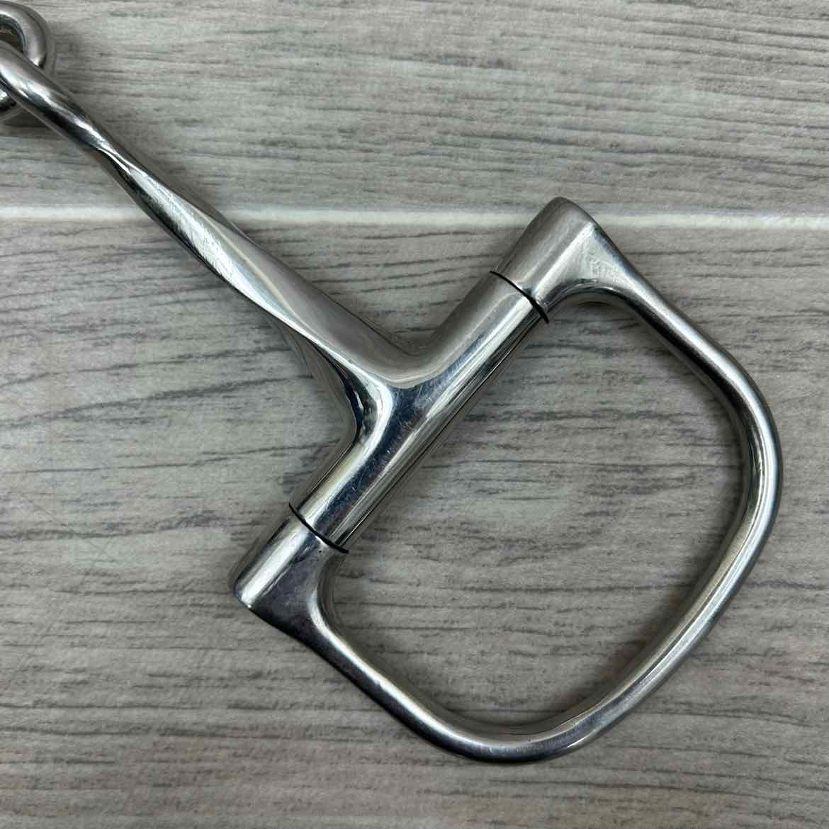 Twisted Single Joint D Ring Bit 5.5"
