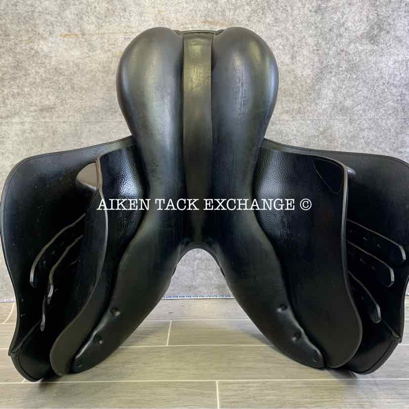2004 Butet L-Seat (Semi Deep) Close Contact Jump Saddle, 18" Seat, 2.25 Flap, Medium Tree, Foam Panels