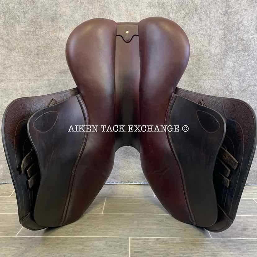 **SOLD** CWD SE02 Close Contact Jump Saddle, 17.5" Seat, 3C Flap, Medium Tree, Foam Panels, Full Calfskin Leather