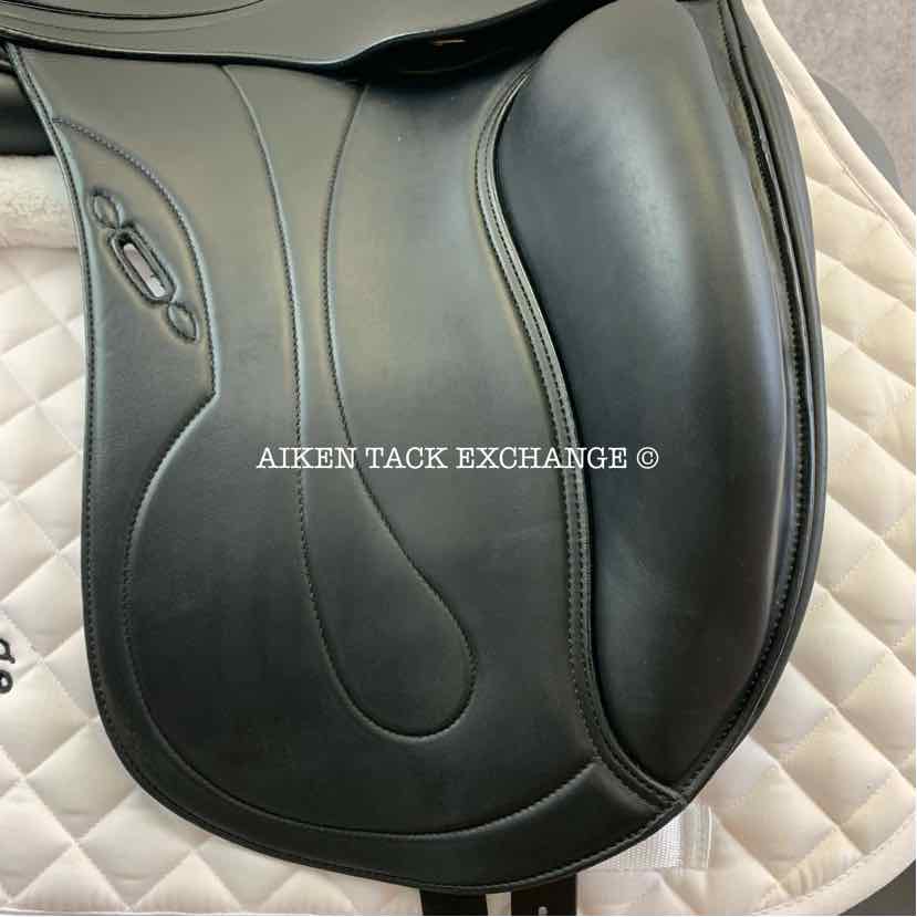 2018 Equipe Oracle Monoflap Dressage Saddle, 18" Seat, Normal Flap, Medium Wide Tree, Foam Panels