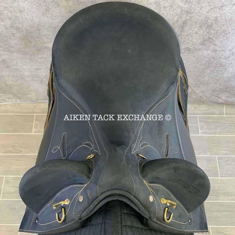 **SOLD** Wintec Pro Stock Australian Saddle, 17" - 17.5" Seat - Size Large, Adjustable Tree - Exchangeable Gullet, CAIR Panels